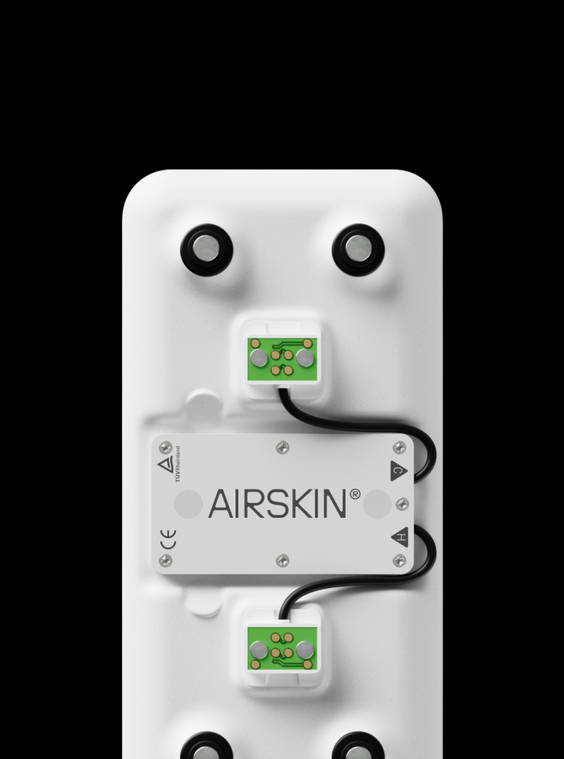 Nahaufnahme des AIRSKIN®-Sensors auf weißem Hintergrund mit schwarzen Kabeln und Anschlüssen.