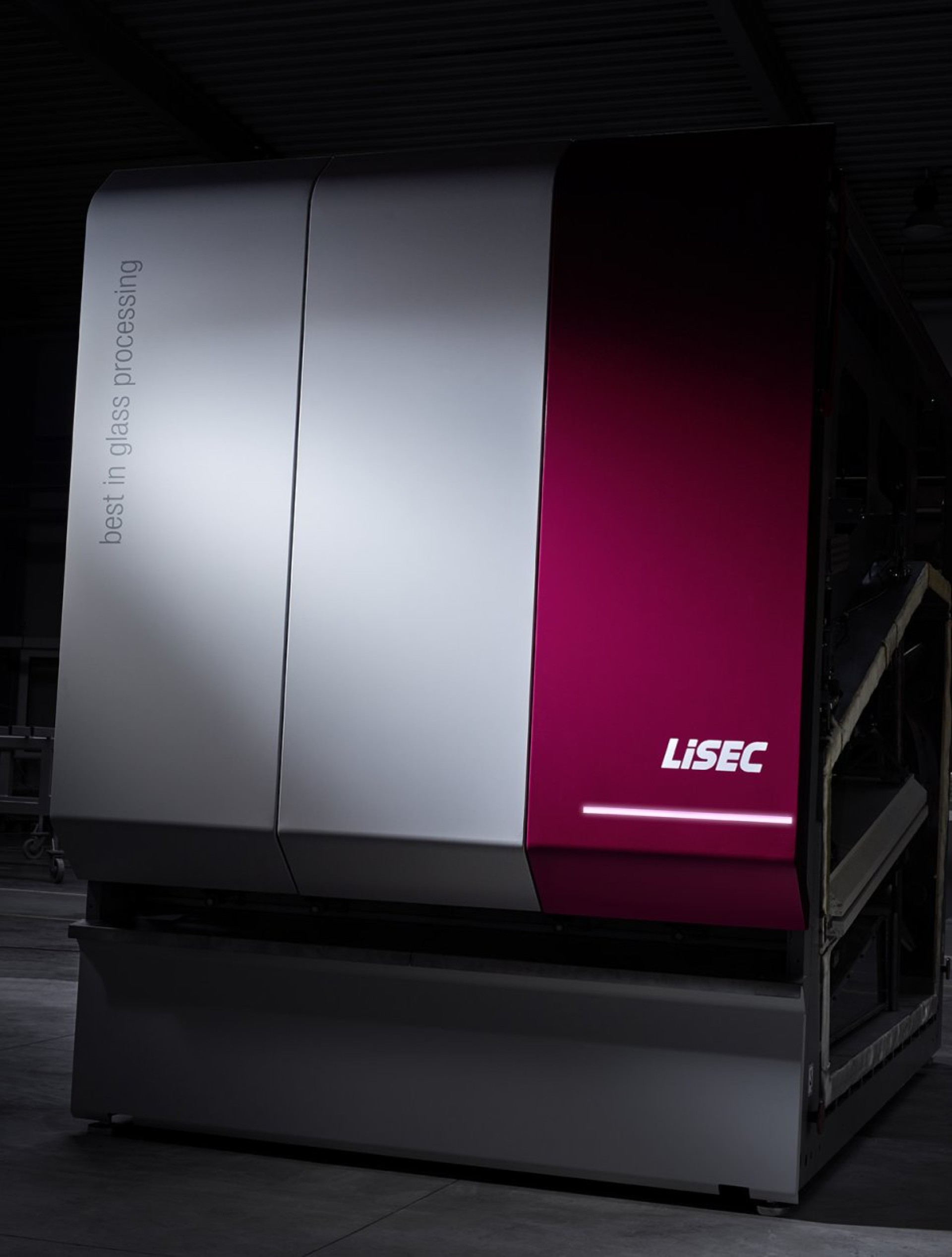 Ein LiSEC-Gerät, das „Best in Glass Processing“ sagt, mit einem magenta-farbenen Abschnitt, der das LiSEC-Logo enthält.
