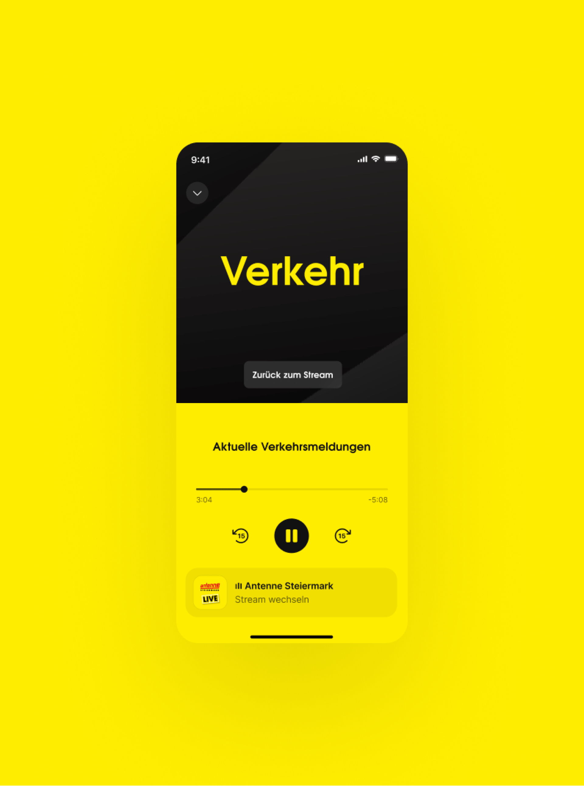 Auf gelbem Grund zeigt ein Smartphone die "Antenne Steiermark"-App mit "Verkehr"-Audio, "Aktuelle Verkehrsmeldungen" und Bedienelementen.