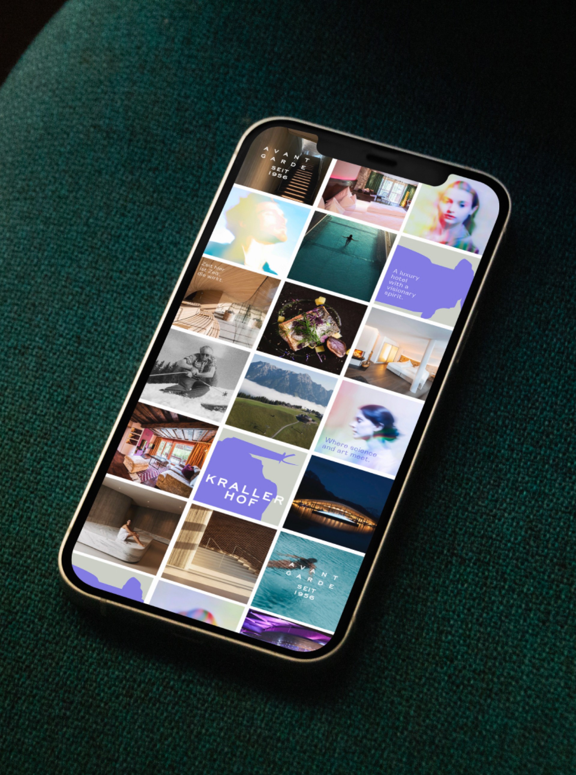 Ein iPhone zeigt ein Instagram-Raster mit Fotos von Krallerhof, einem Luxushotel. Text: "AVANT GARDE SEIT 1956", "KRALLER HOF".