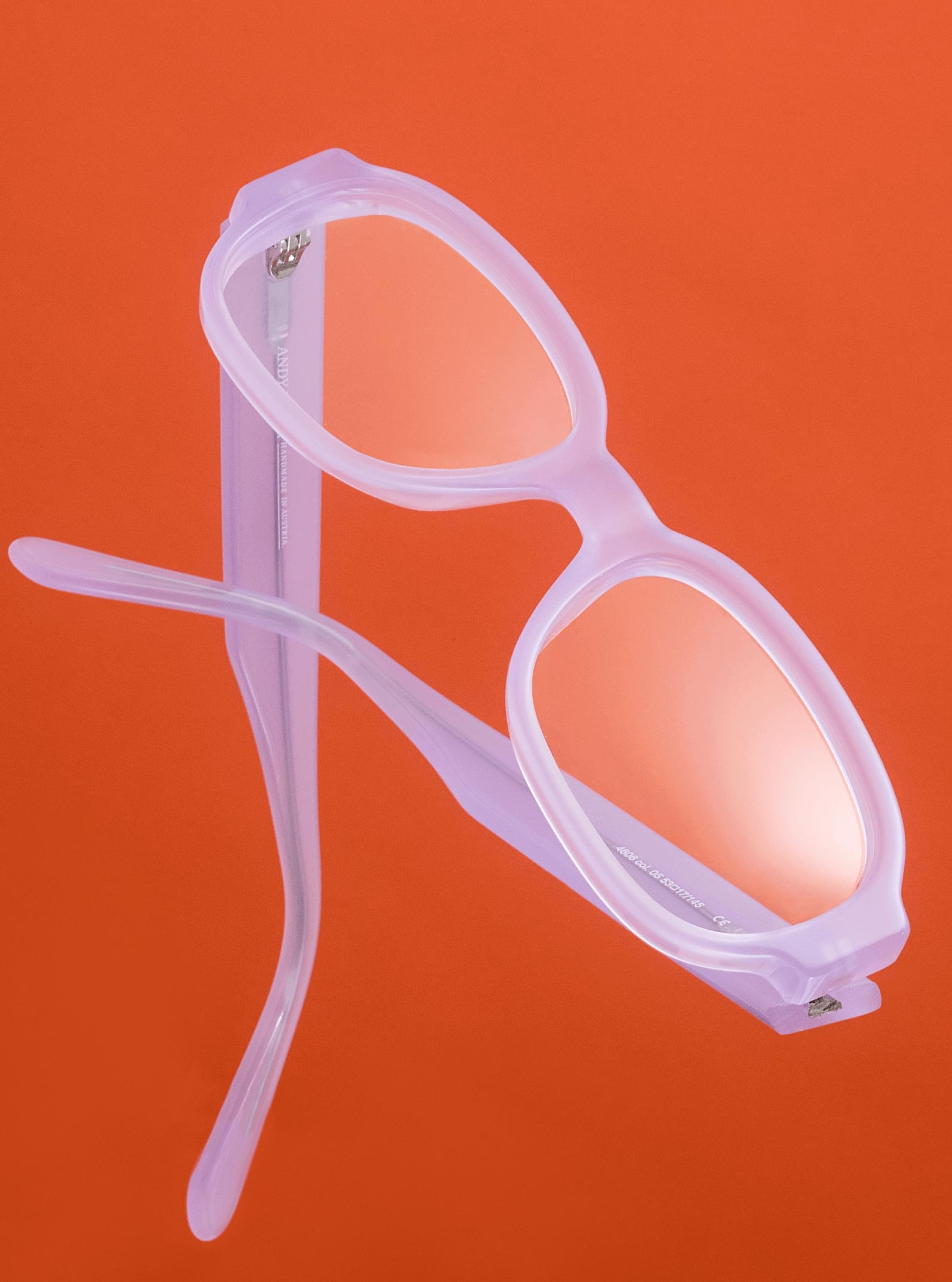 andy_wolf_website_moodley_bild_lila_brille