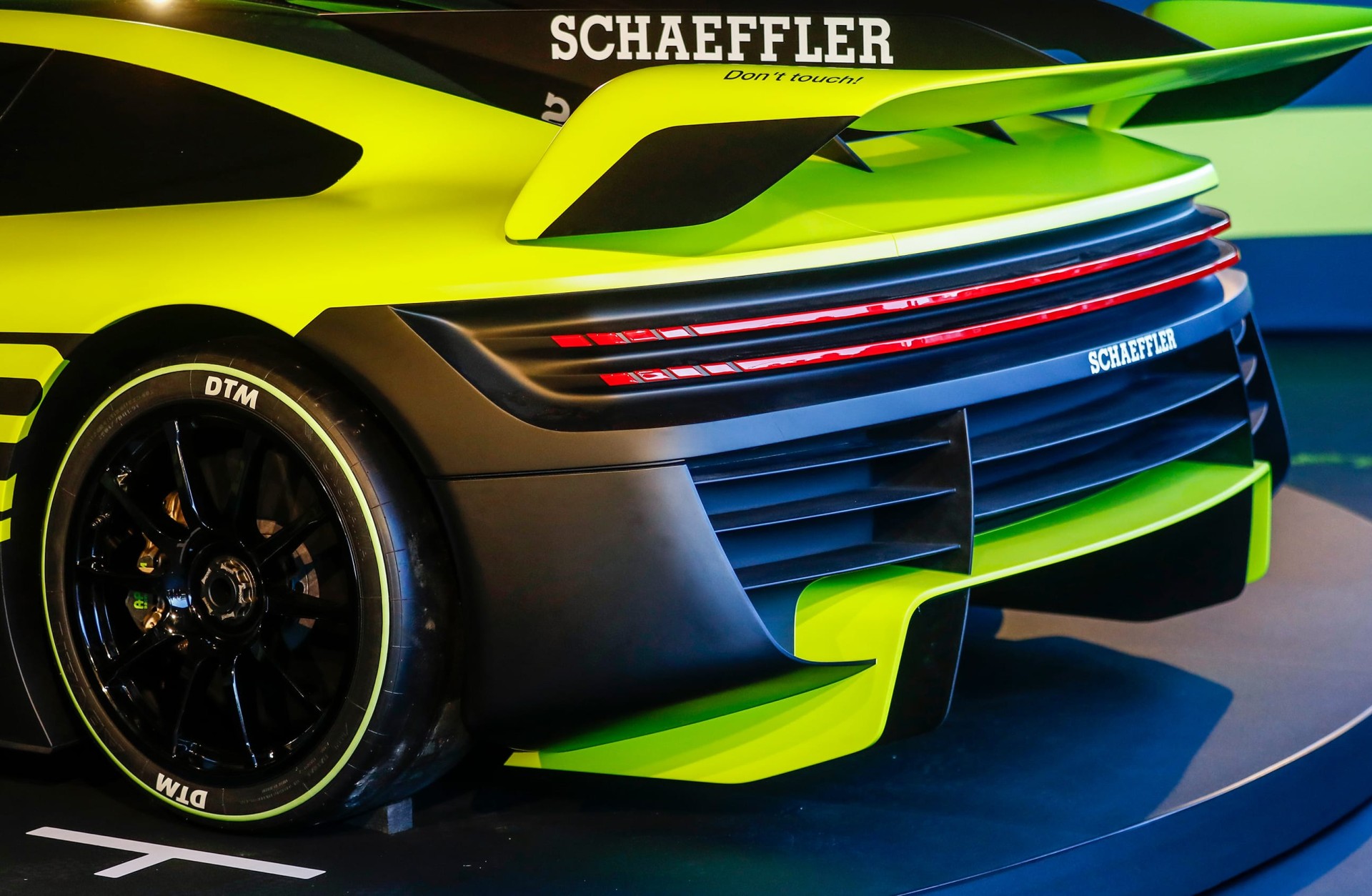 dtm_prototype_moodley_industrial_design_fahrzeug_detailansicht_hinten