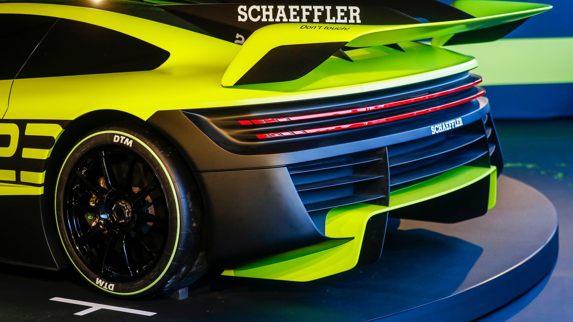 dtm_prototype_moodley_industrial_design_fahrzeug_detailansicht_hinten