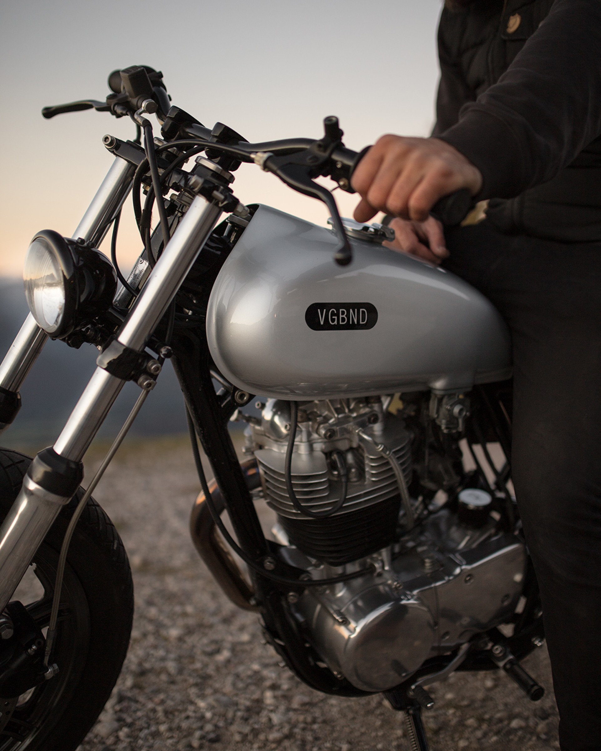 vagabund_moodley_website_detail_motorrad_mann