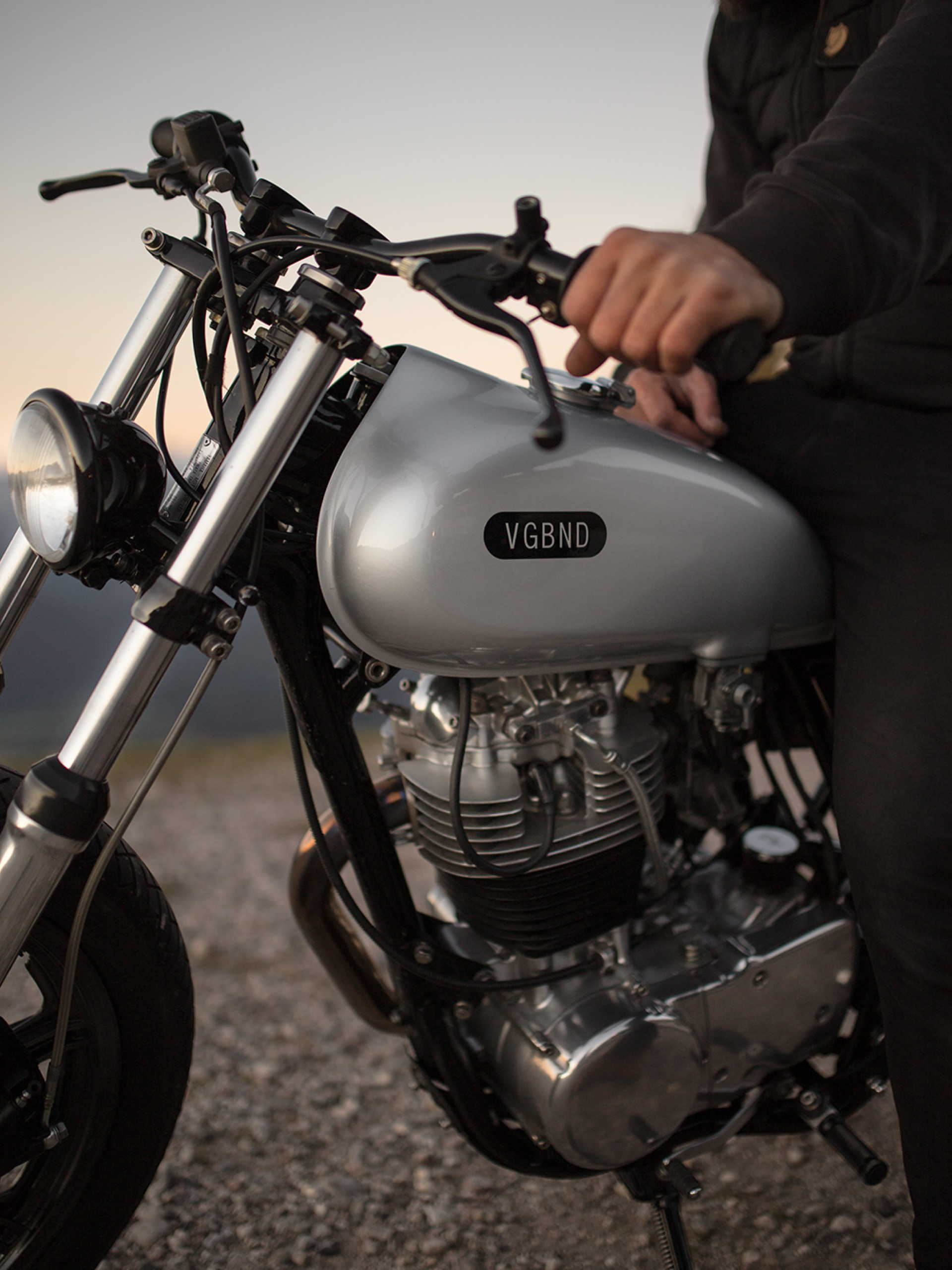 vagabund_moodley_website_detail_motorrad_mann