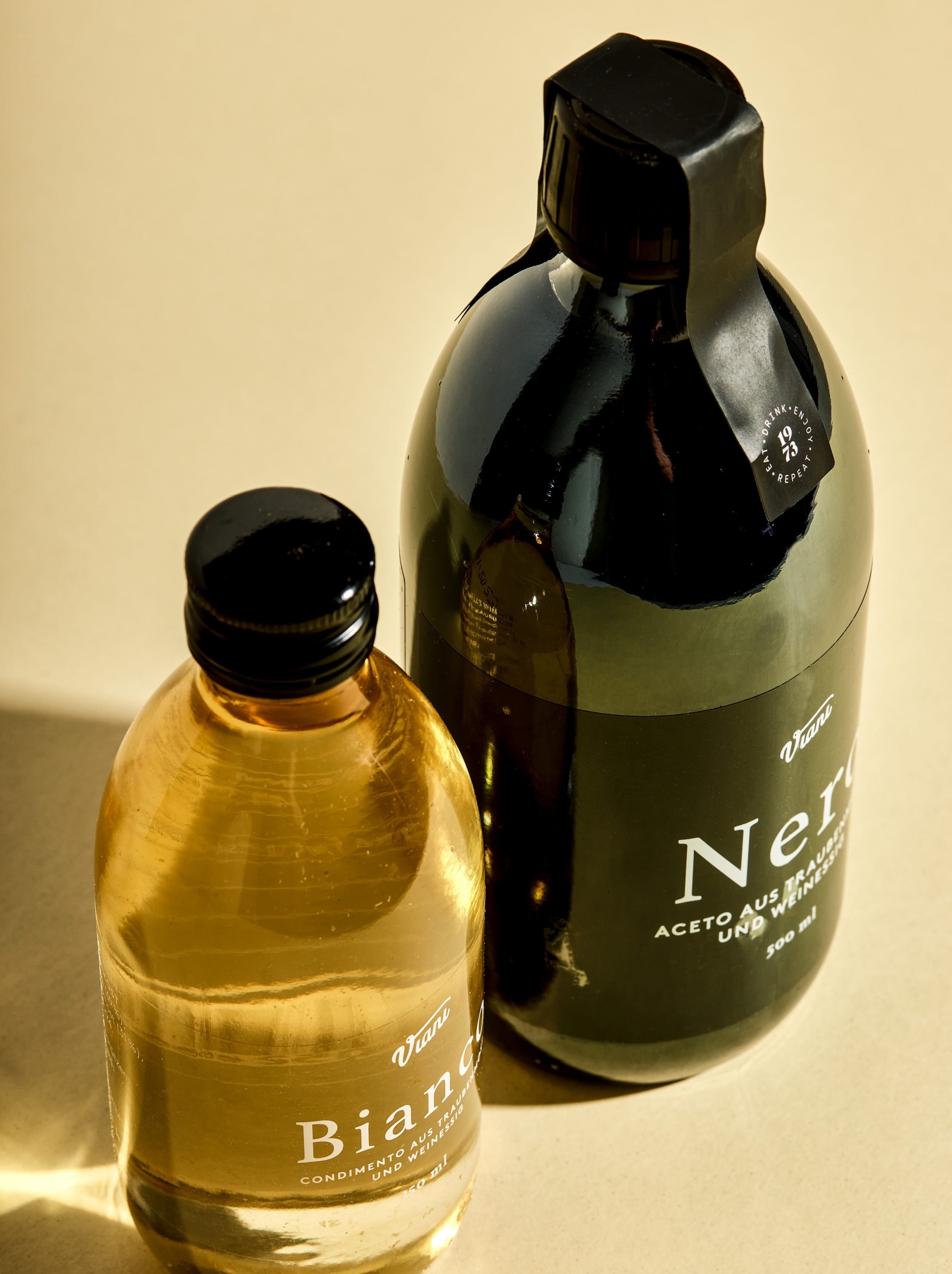 Aceto_bianco_nero_viani_italian_cuisine_packaging