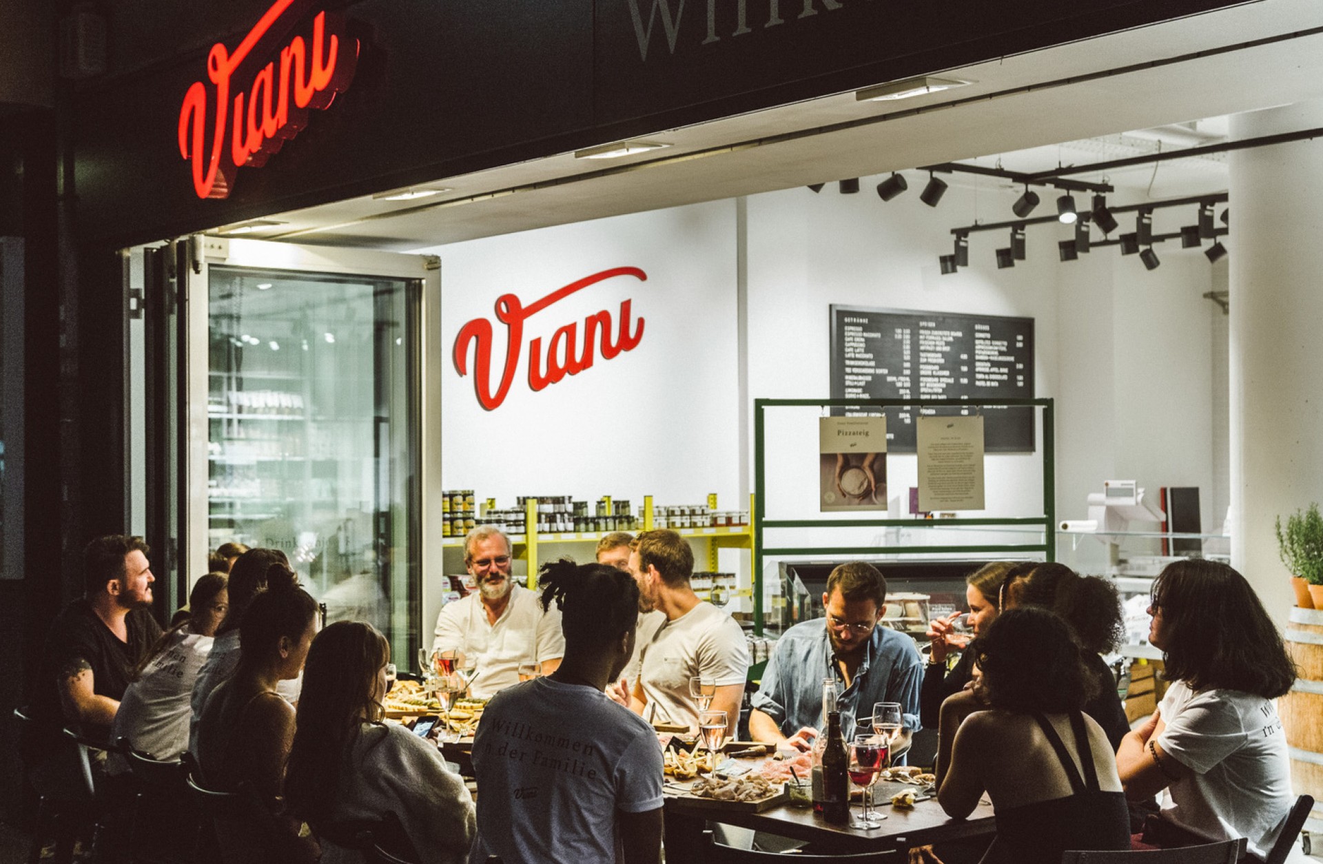 Viani_restaurant_branding_Packaging_italian_dinner
