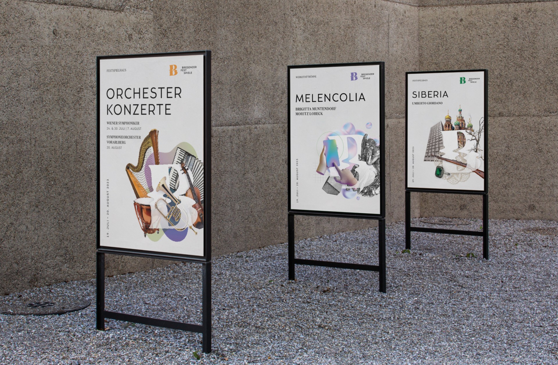 Drei Plakate der Bregenzer Festspiele mit „Orchesterkonzerte“, „Melencolia“ und „Siberia“ auf schwarzem Gestell im Freien.