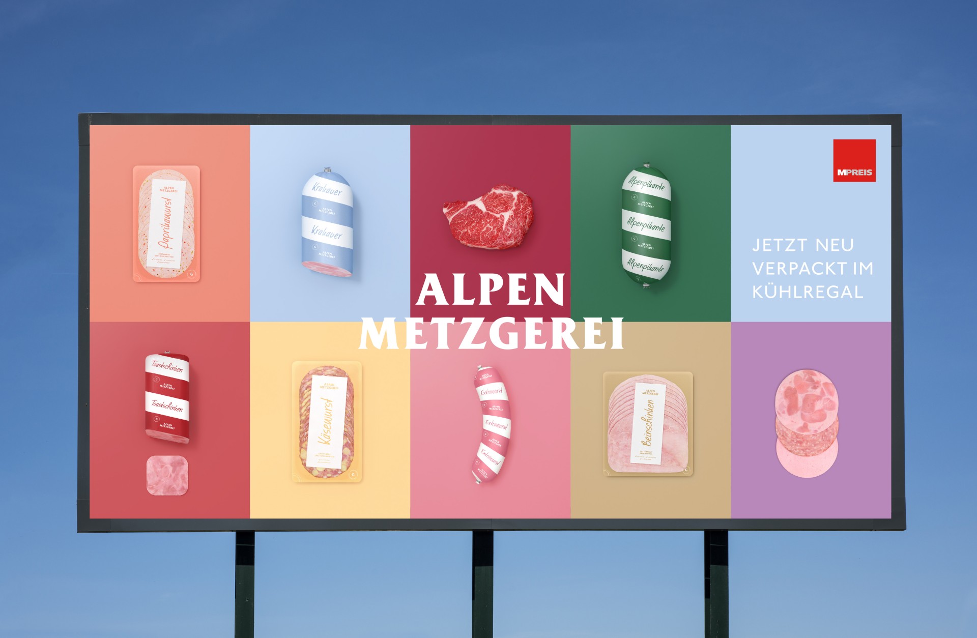 Außenwerbung für MPreis mit dem Text "ALPEN METZGEREI. JETZT NEU VERPACKT IM KÜHLREGAL." und Bildern von Wurst- und Fleischwaren.