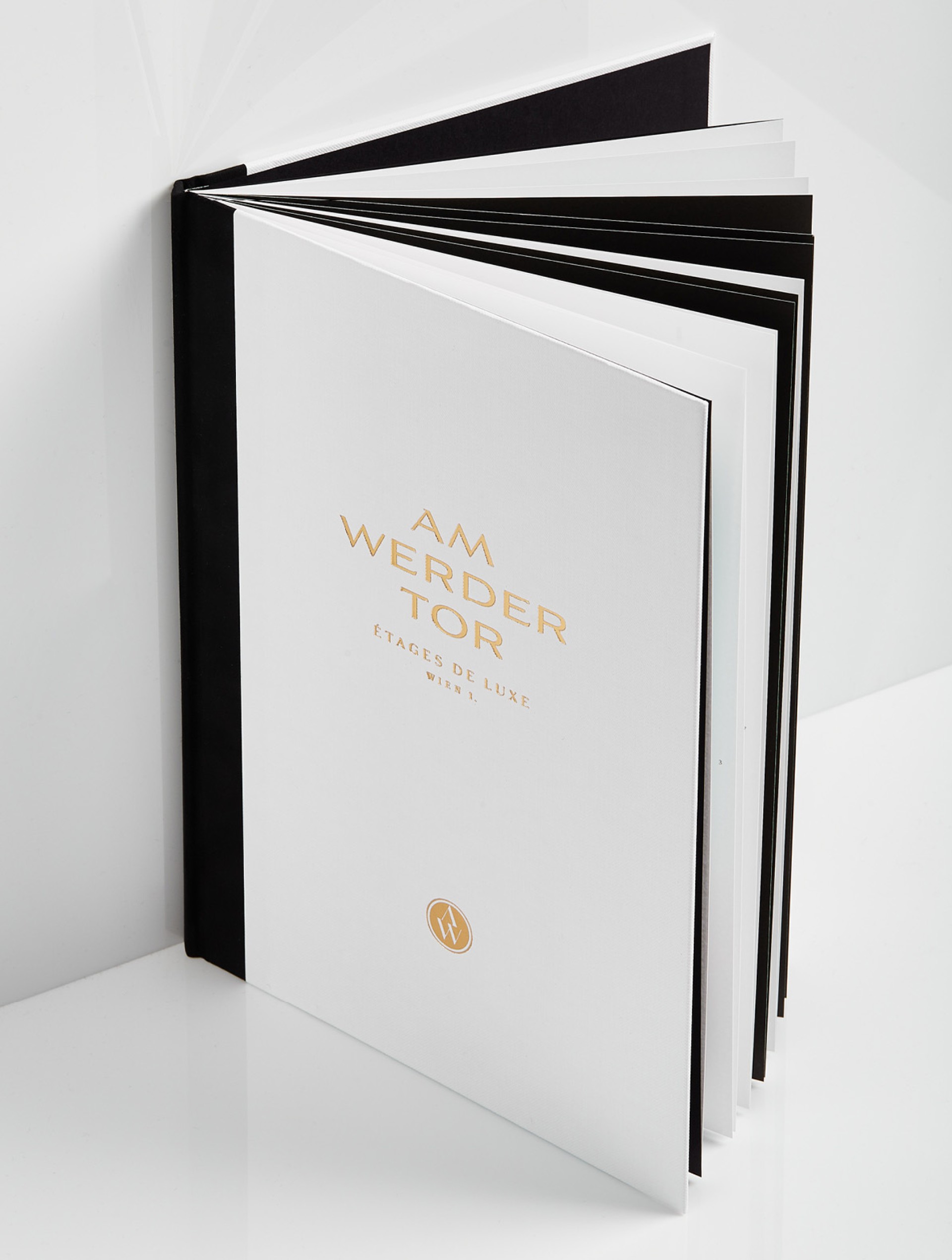 allea_group_am_werder_tor_buch_stehend