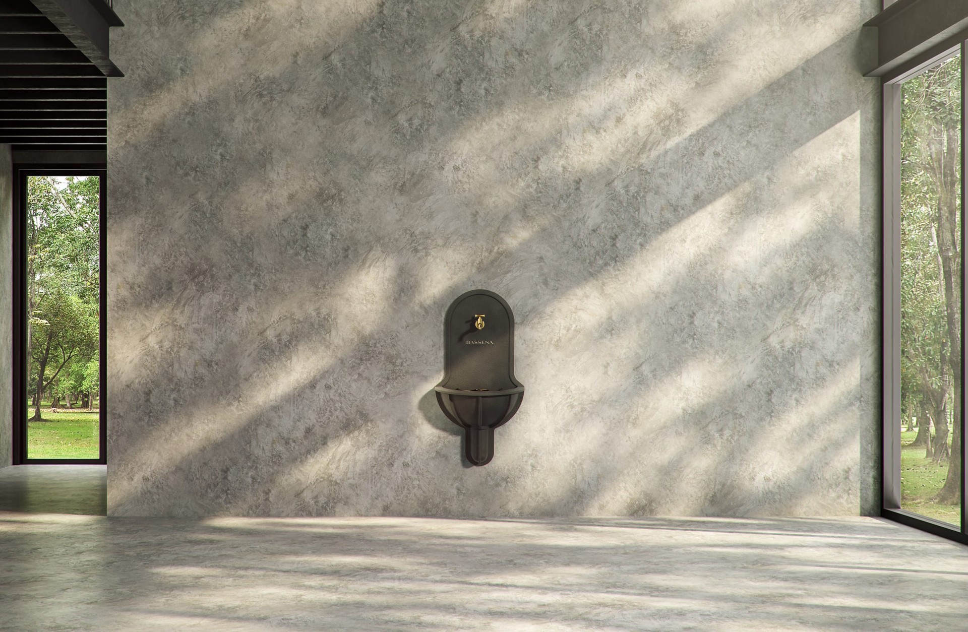 Eine Wandbrunnenarmatur der Marke Remer in einem minimalistischen Raum mit Fenstern und Tageslicht.