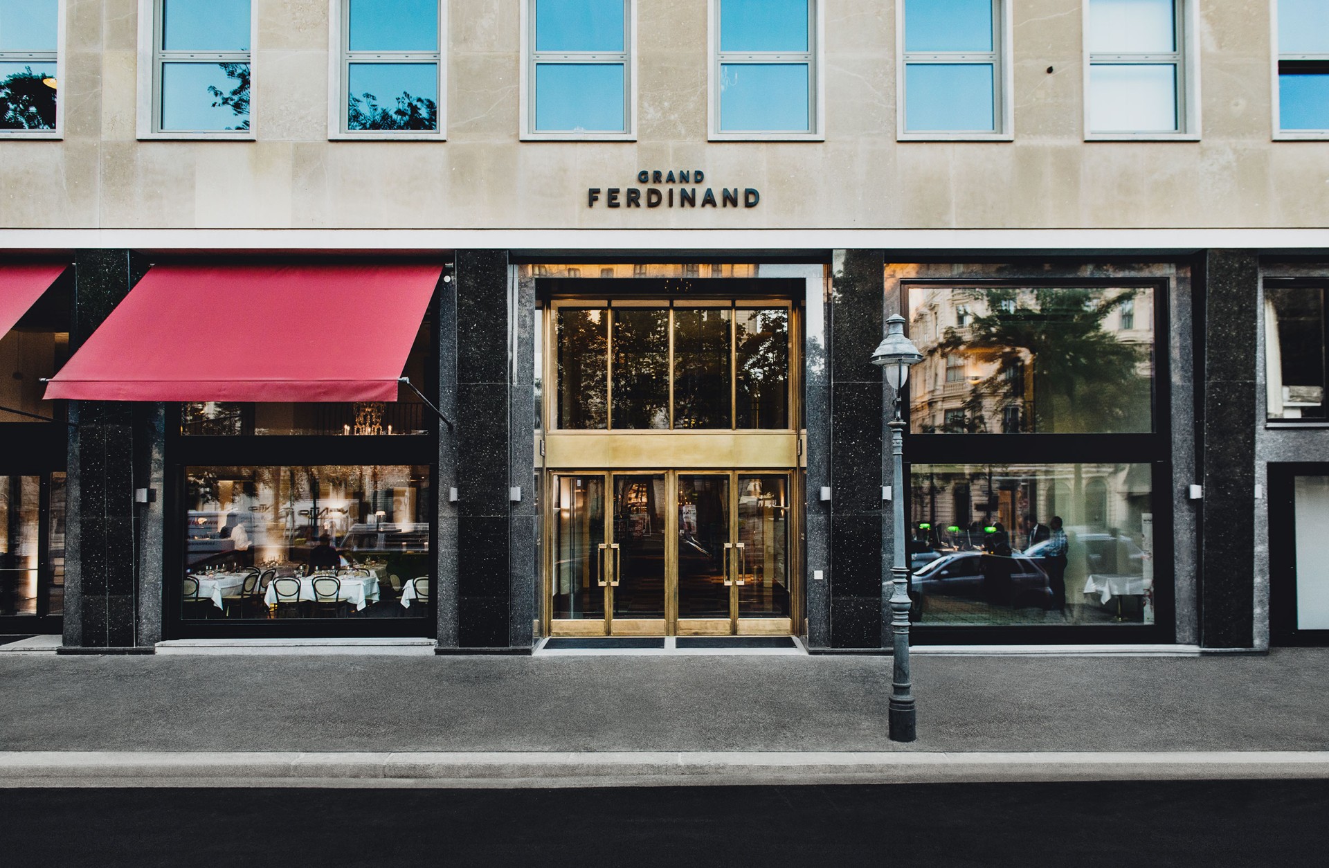 grand_ferdinand_moodley_branding_hotel_außen