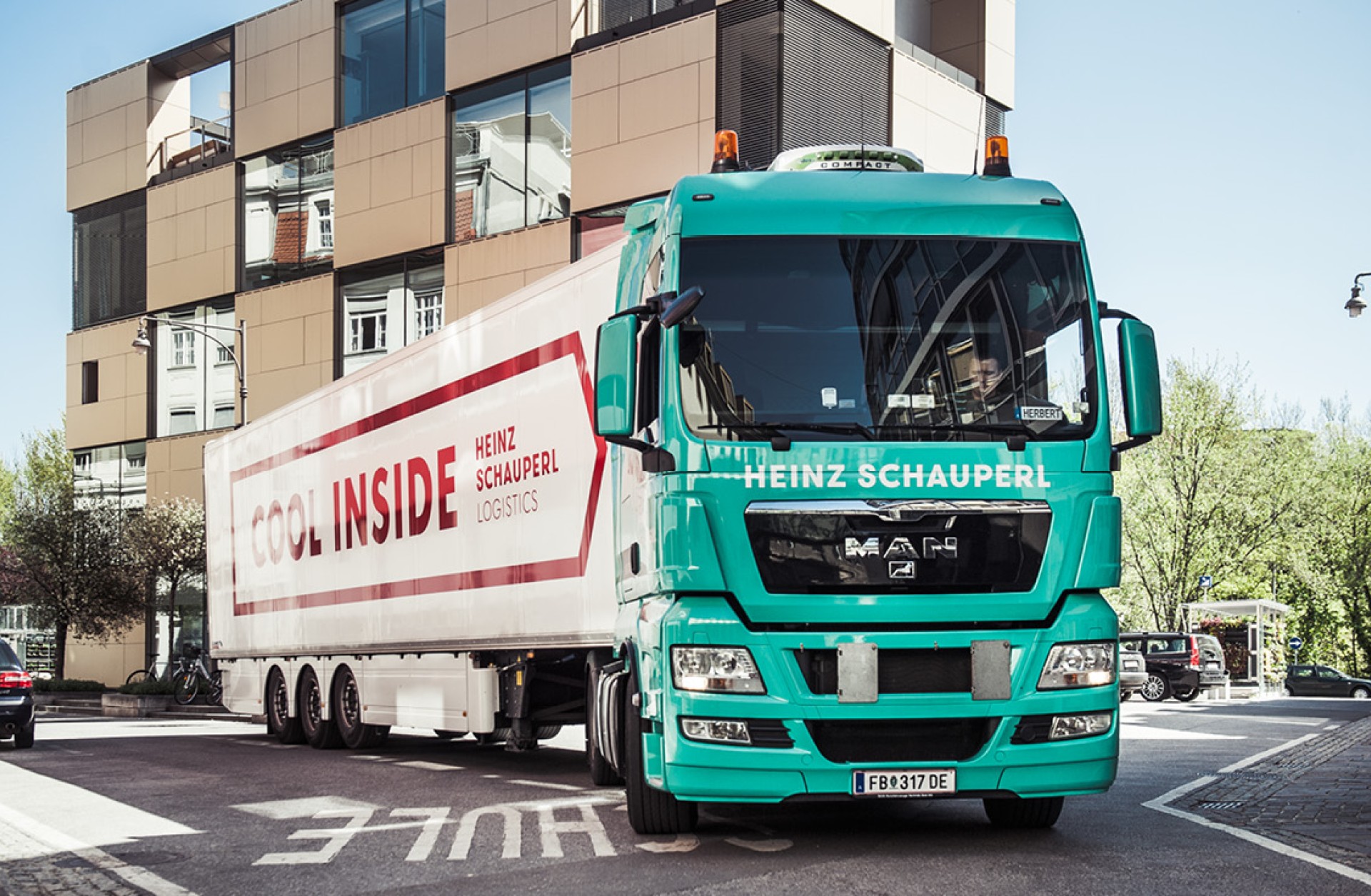 heinz_schauperl_logistics_moodley_branding_lkw