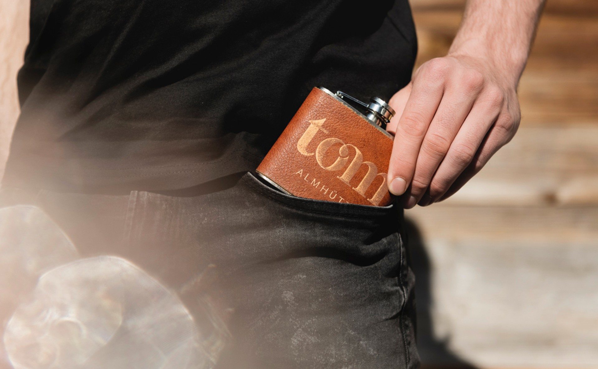 tom_almhütte_moodley_branding_flachmann