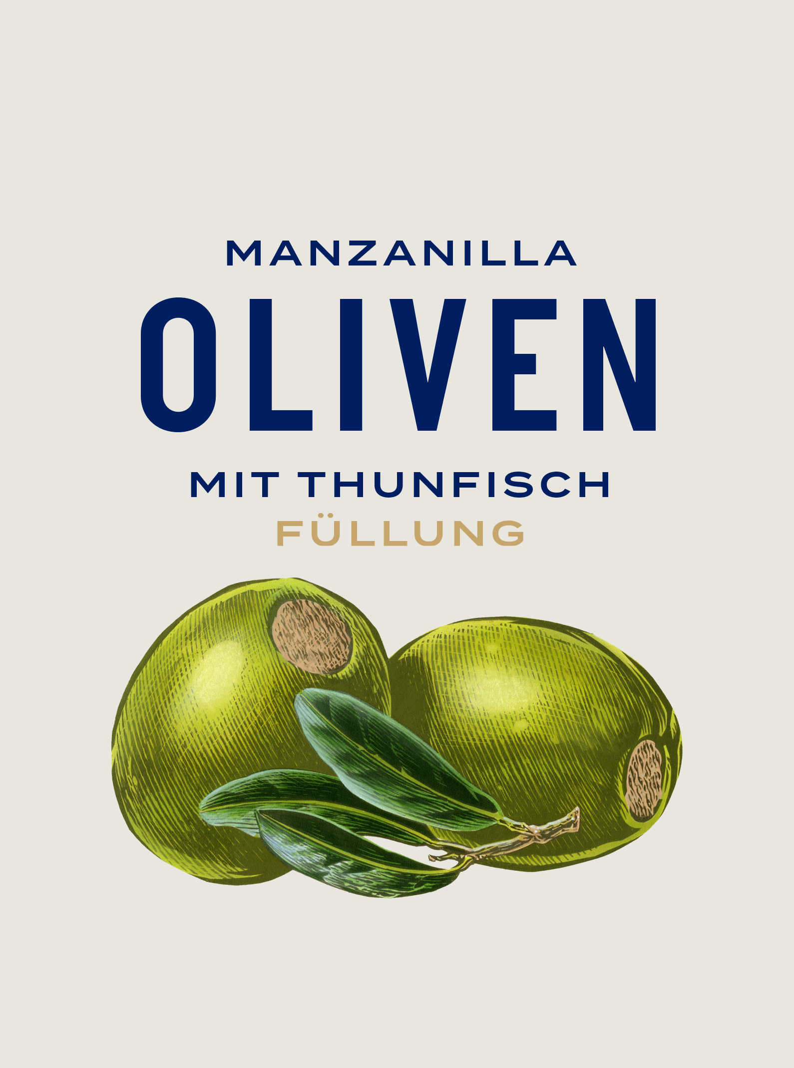 Manzanilla Oliven mit Thunfisch Füllung. Grüne Oliven mit Blättern und Stiel vor beigem Hintergrund.